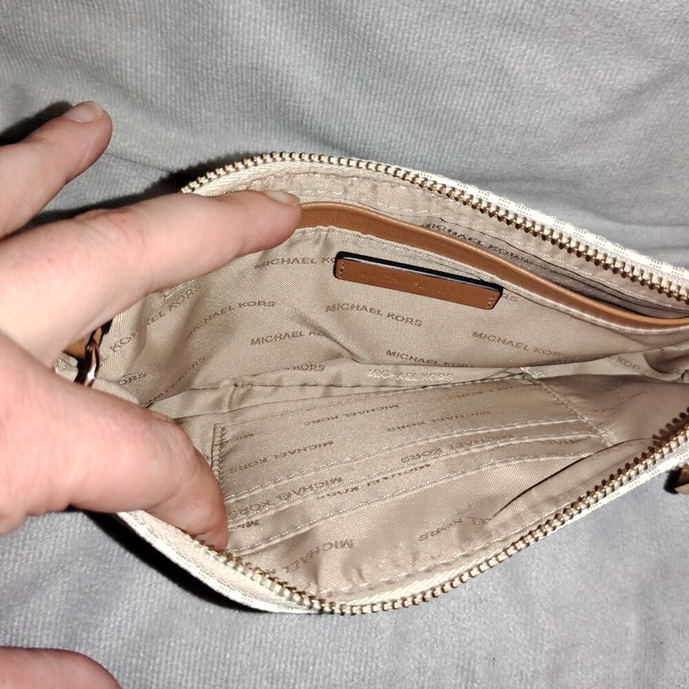 Michael Kors - Picture 2 of 2